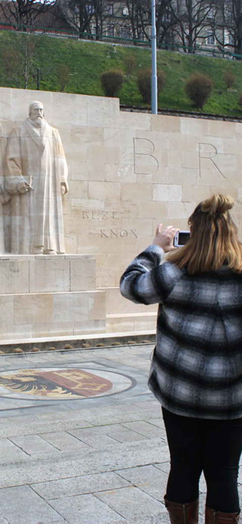 students in front of statues
