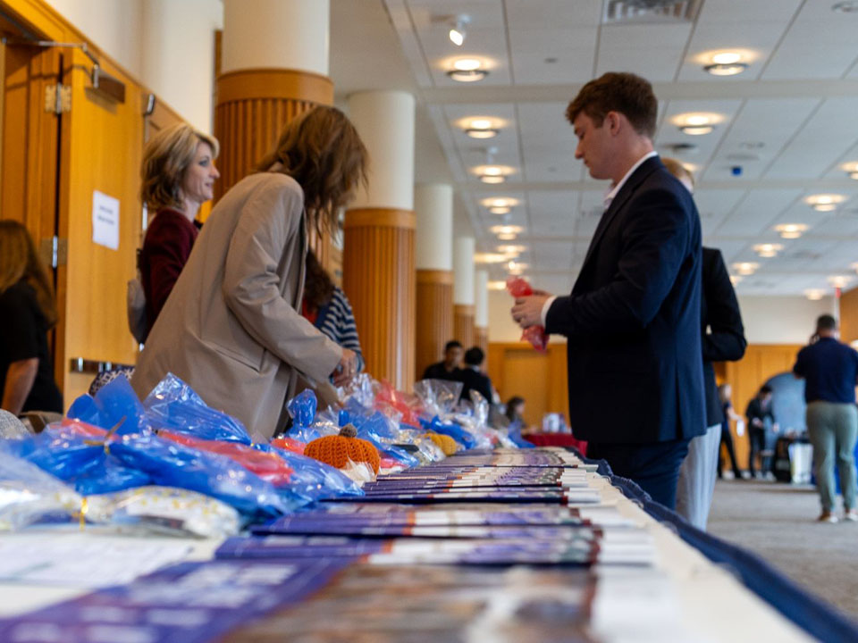 student signing up for internship