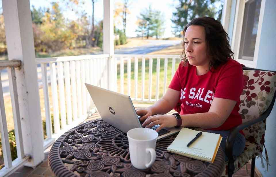 girl enjoying online classes