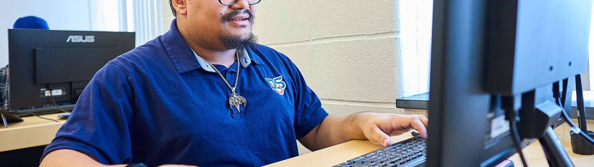 Man using a computer