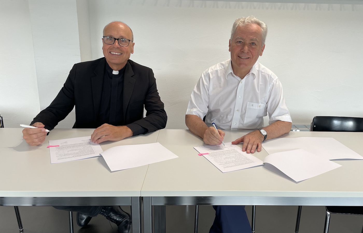 James Greenfield, Bruno Staffelbach signing Switzerland agreement